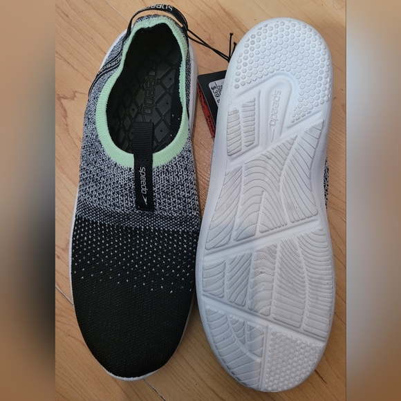 SPEEDO WATER SHOES NEW - Picture 2 of 4